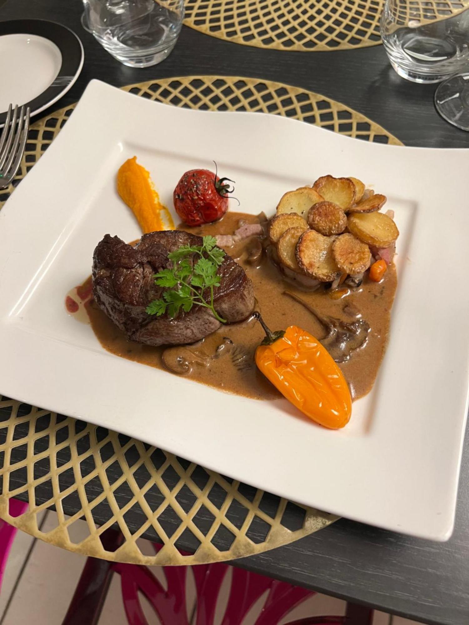 格莱辛酒店 贝诺维尔 外观 照片
